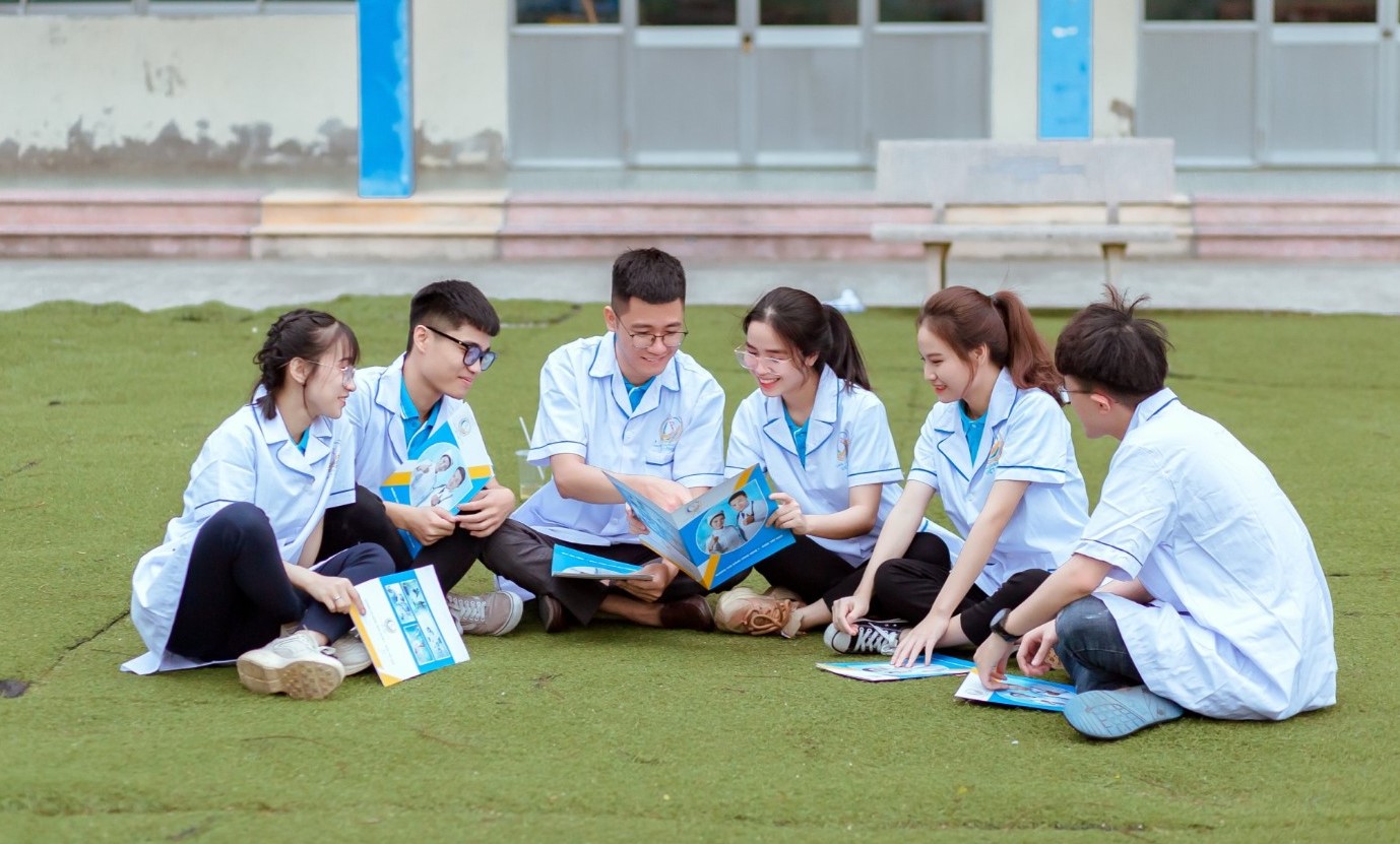 Những kỹ năng và kiến thức giúp sinh viên y khoa giỏi lâm sàng