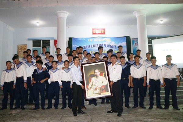 Giao lưu lễ ra quân 40 chiến sĩ hải quân Lữ đoàn 161 Đà Nẵng