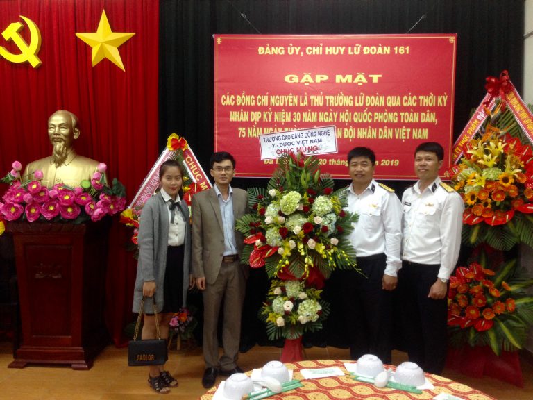 Trường CĐ CN Y–Dược Việt Nam chúc mừng 75 năm ngày thành lập QĐND