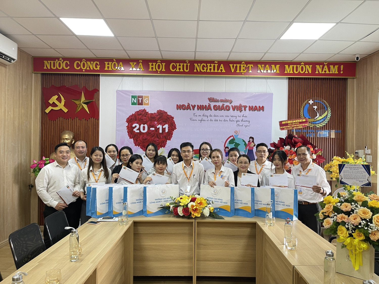 Tọa đàm kỷ niệm 41 năm ngày Nhà giáo Việt Nam