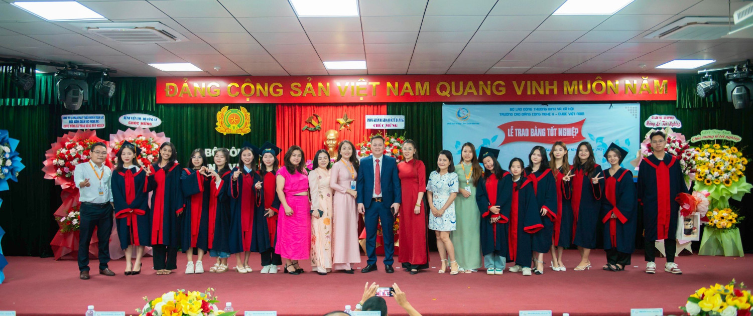 Trang trọng và xúc động tại Lễ trao bằng tốt nghiệp năm 2024