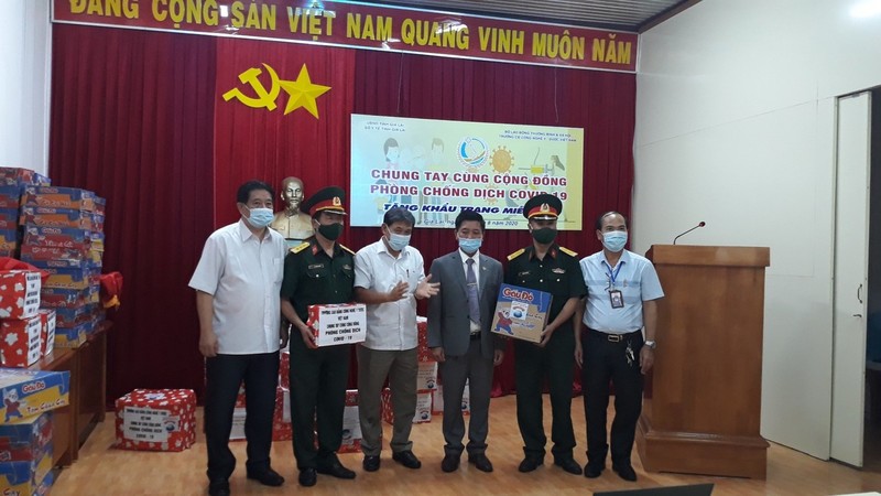 Trao tặng 7.500 chiếc khẩu trang y tế tại tỉnh Gia Lai