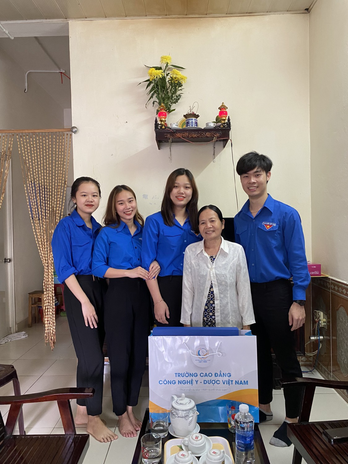 Thanh niên Công nghệ Y - Dược Việt Nam tri ân gia đình cựu Thanh niên xung phong có hoàn cảnh khó khăn trên địa bàn quận Liên Chiểu