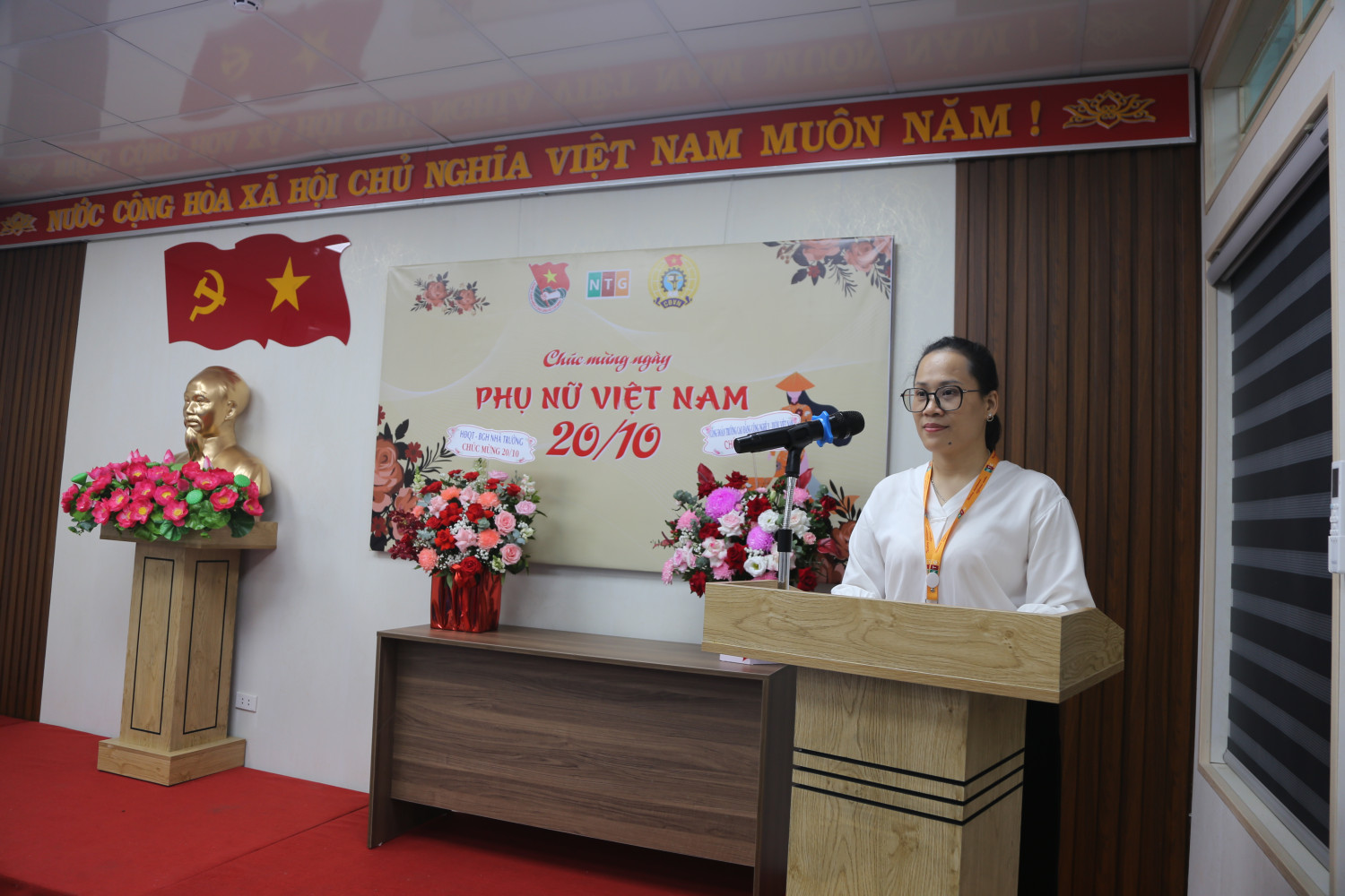 Bà Nguyễn Minh Nguyệt – Chủ tịch Công đoàn trường Cao đẳng Công nghệ Y – Dược Việt Nam phát biểu Chúc mừng.