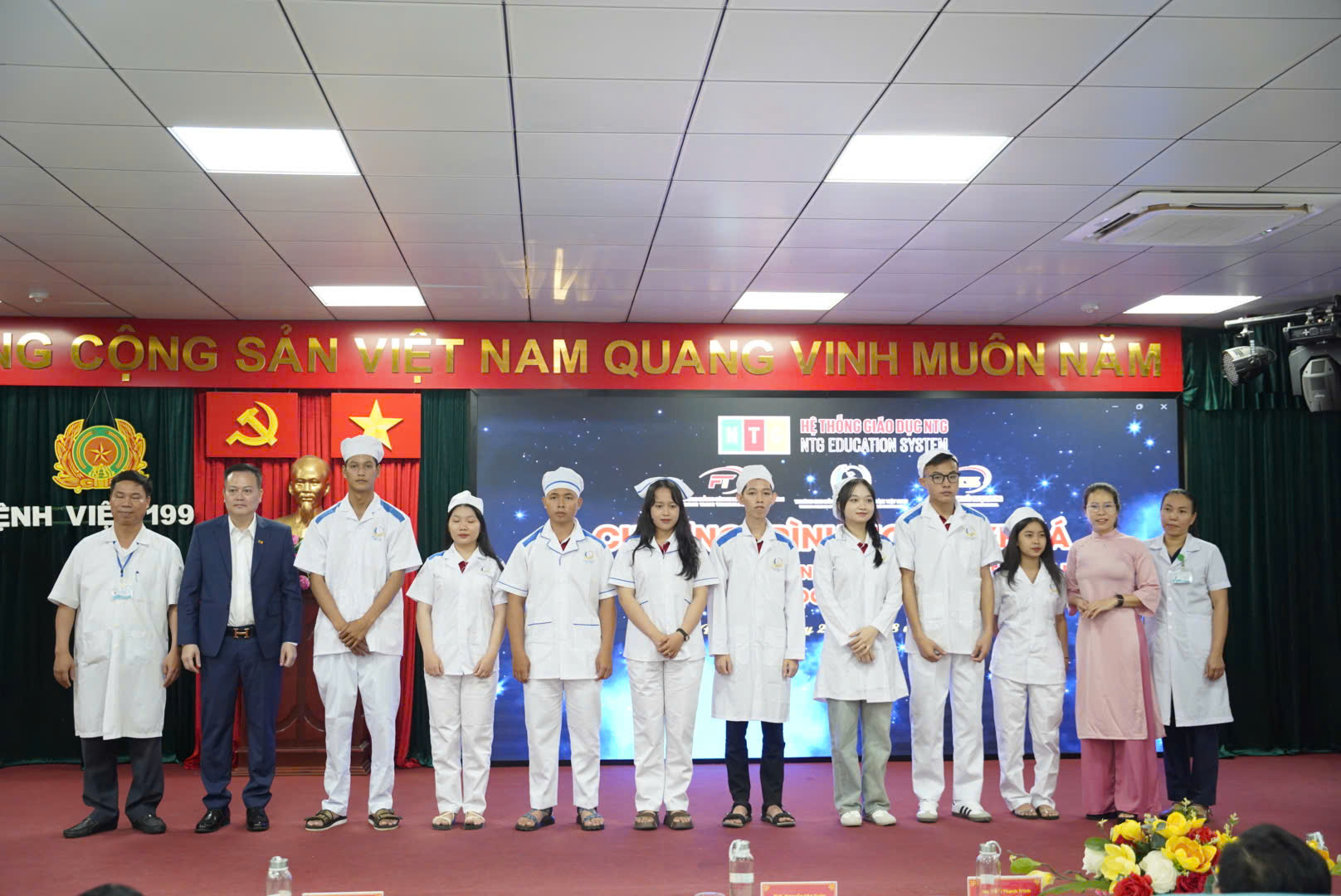 TRAO ÁO BLOUSE TRẮNG – GỬI NIỀM TIN, NHẬN SỨ MỆNH